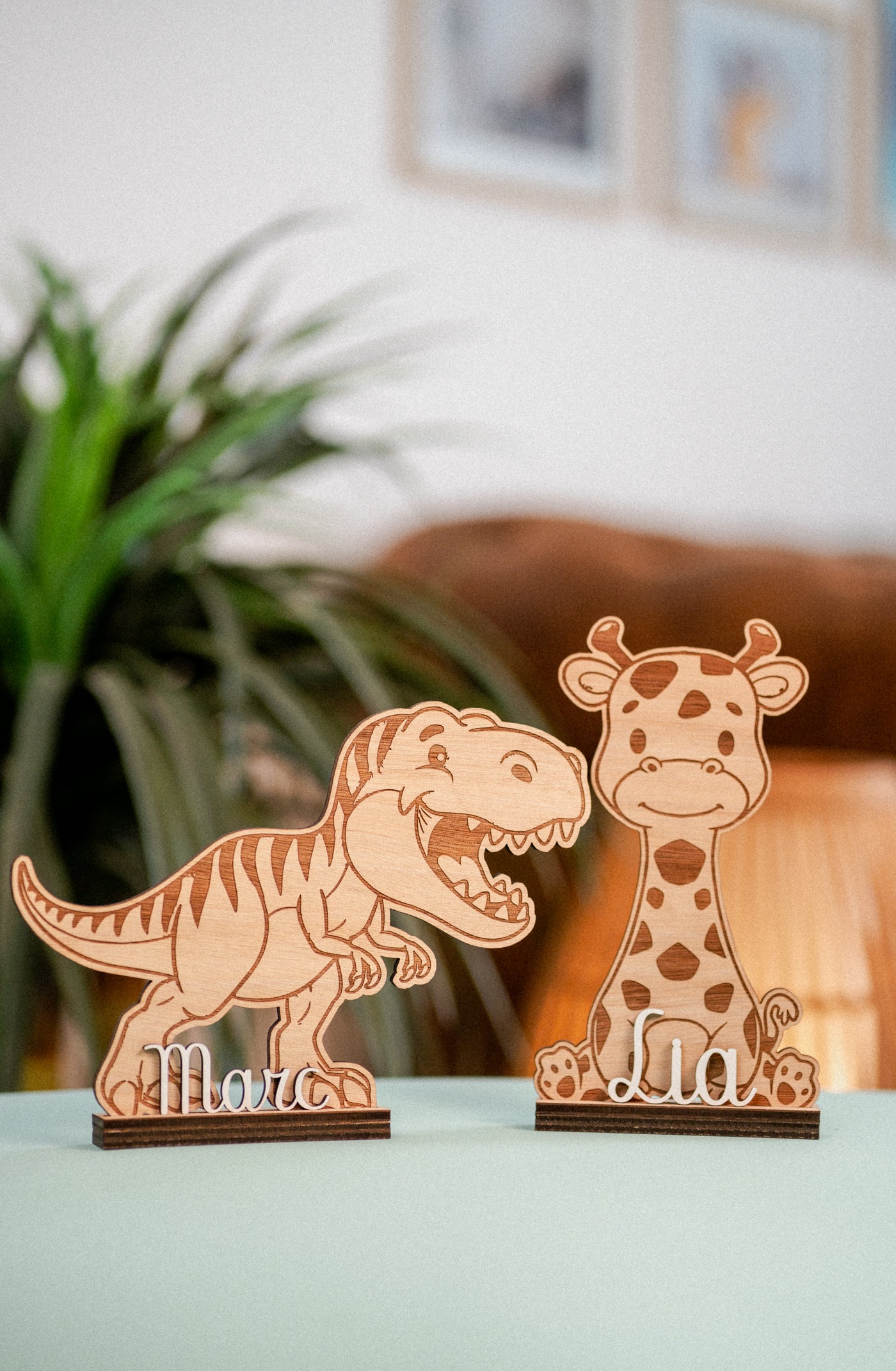 Animales de Madera Personalizados - Jirafa y Dinosaurio con Nombre